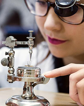 温妮·珍尼丝-重庆尊皇维修中心制表师