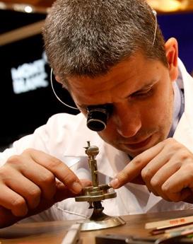 华特·沃尔顿-广州尊皇维修中心制表师