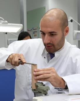 劳里·鲍威尔-南京尊皇维修中心制表师