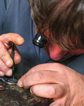 迈克尔·贝佐斯-重庆尊皇维修中心制表师